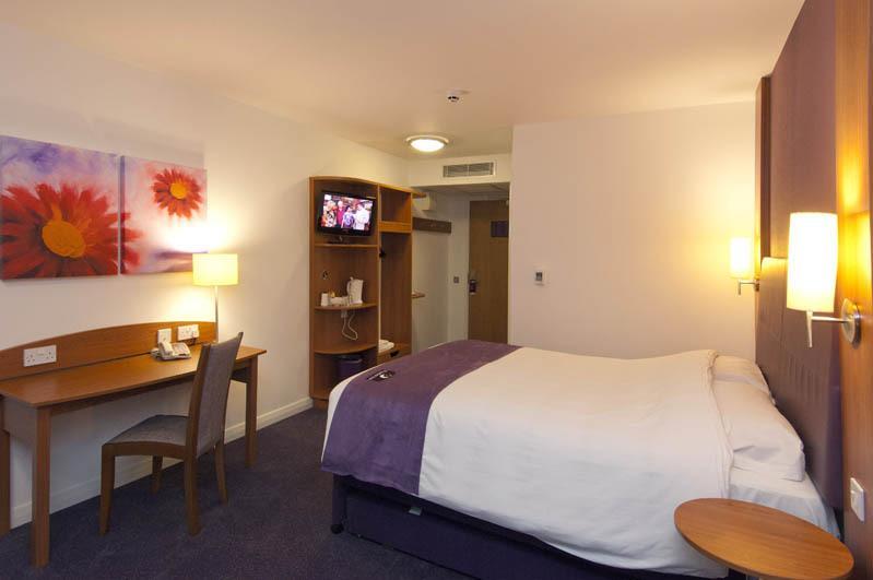 Premier Inn Bournemouth Central Extérieur photo